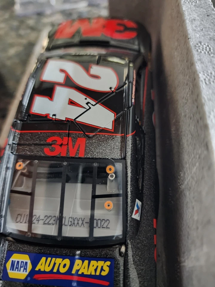 Chase Elliott 2016 Elite #24 3M Galaxy 1 de 24 Foto 2 de 4