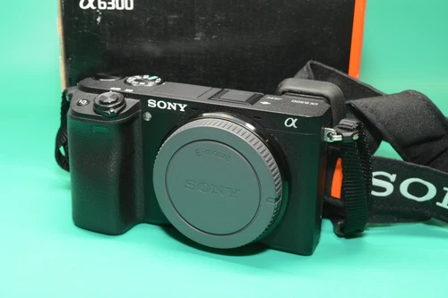 Boîtier boîtier Sony Alpha A6300 noir appareil photo système très bon état garantie 2 ans / revendeur