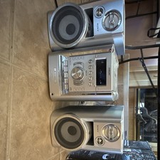 Sony CMT-CP300 Compact Shelf Stereo System CD AM/FM Silver Speakers Headphone