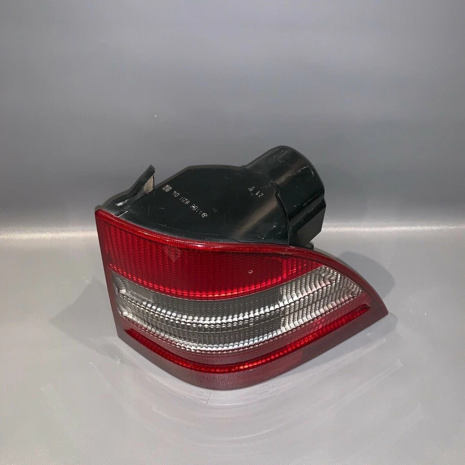 LUZ TRASERA DERECHA MERCEDES BENZ ML320 ML430 1998 1999 2000 2001 OEM Foto 2 de 4