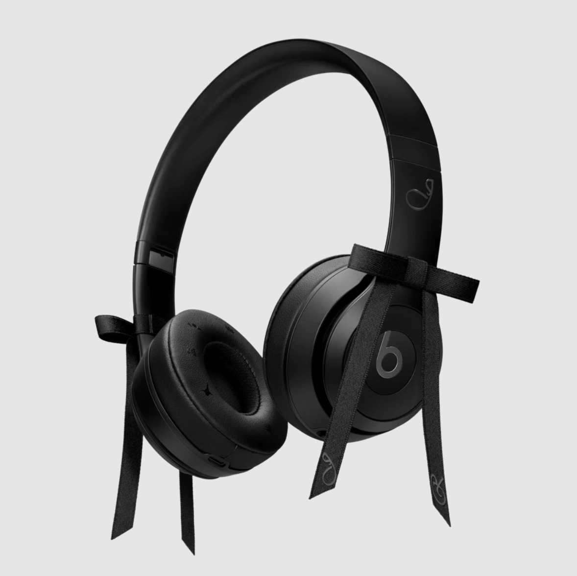 Beats Solo 4 Wireless On-Ear Headphones Jennie Edition (Onyx Black