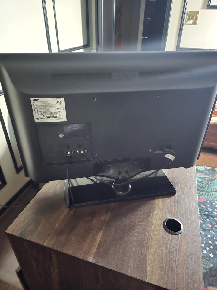 Samsung 32" LED TV UN32EH4003F Television Gaming Monitor HDMI 720p 60Hz+ REMOTE  - Image 3 of 4