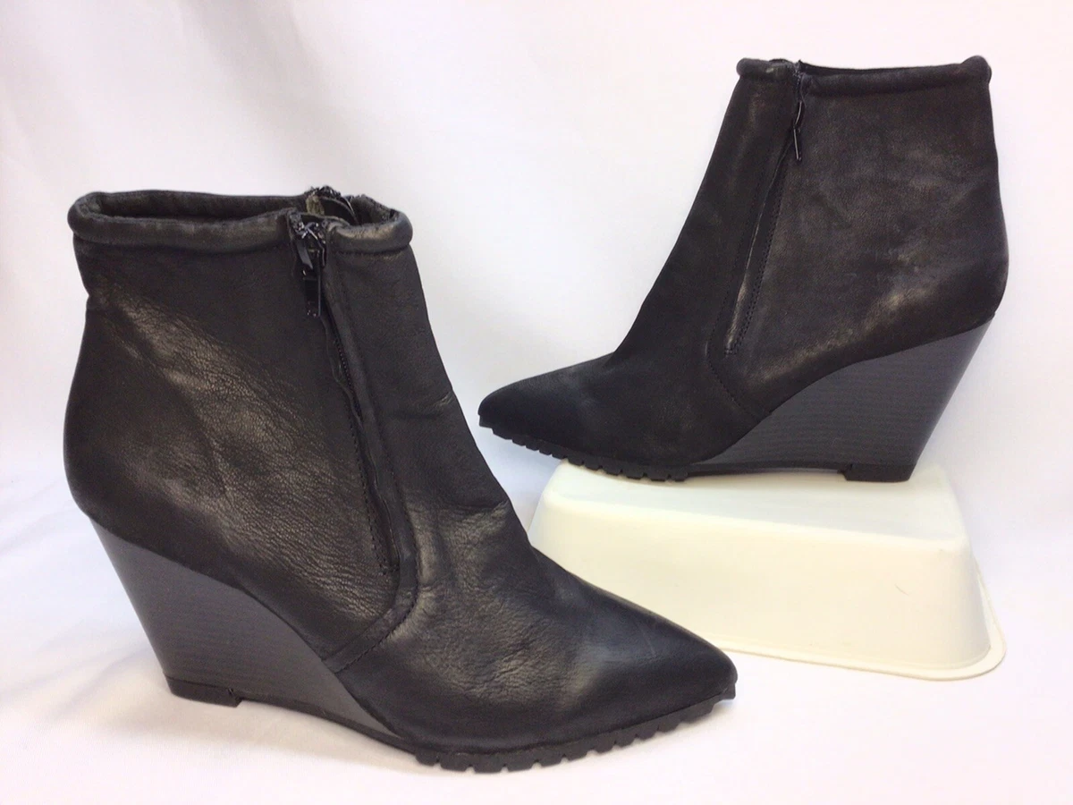 Halston boots 2025