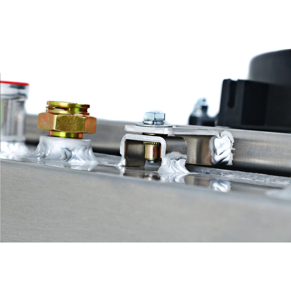 4Row Radiator&Shroud Fan For 1982-1993,83 CHEVY C/K C10 20/30 GMC Pickup 6.2L V8 - Изображение 3 из 4