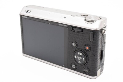 Fujifilm XF1 Digital Camera Black Includes Battery Excellent