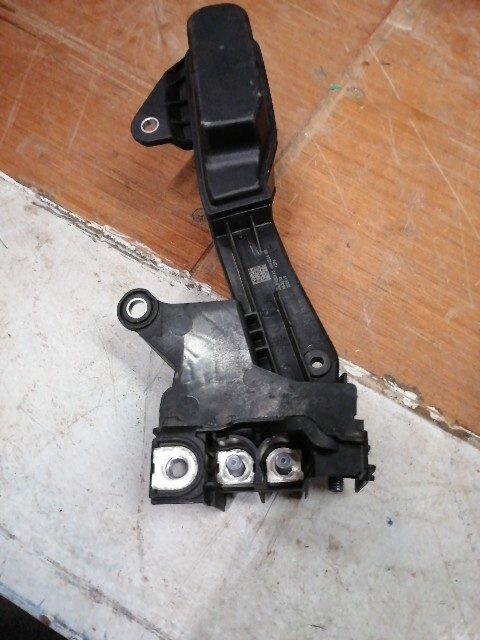 2019 BMW 3 Series G20 G21 330i Battery Voltage Jump Start Terminal 