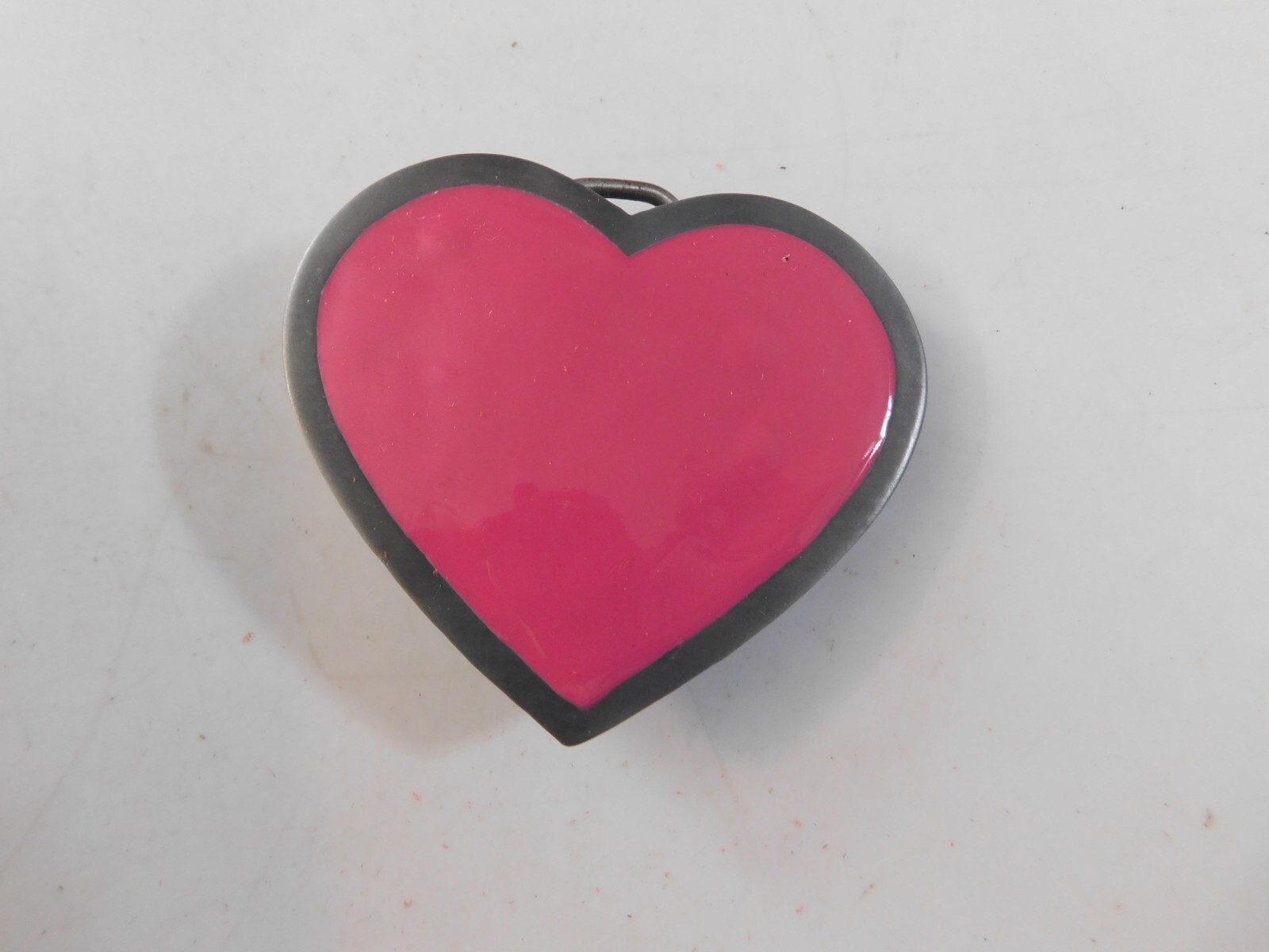 2002 PINK HEART SHAPE BELT BUCKLE PINK ENAMEL NEW
