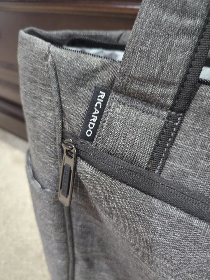 Bolsa de viaje Ricardo DREAMFEL 13" X 17" gris resistente al agua Foto 3 de 4