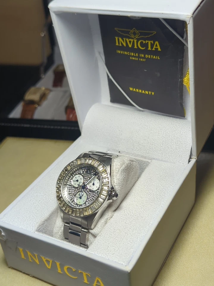Esfera/bisel pavé de cristal Invicta. Batería Nueva Acero Inoxidable con Caja y Manual Foto 2 de 4