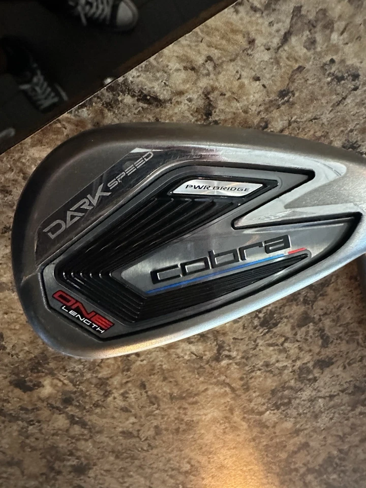 Juego de hierros Cobra Darkspeed One Length 5-PW GW KBS Tour Stiff Flex diestro apenas usado Foto 2 de 4