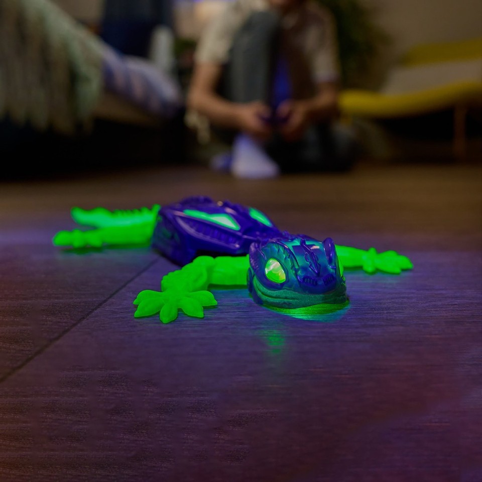 HEX BOTS Glow-in-the-Dark Gecko, Rechargeable Remote Control Robot Kids ...