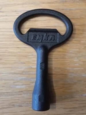 Emka Triangle Key 8 mm 1004-04