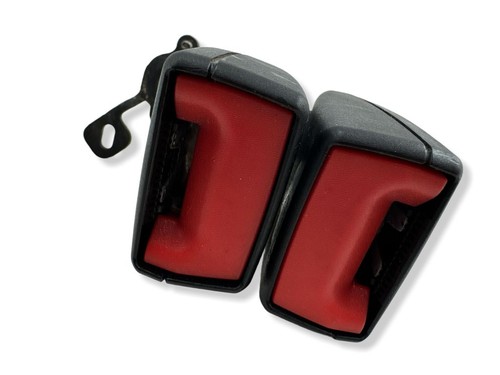 Volkswagen Golf VII 2017 Hinten Gurtschloss hinten Mitte 8V0857739A LAA25245