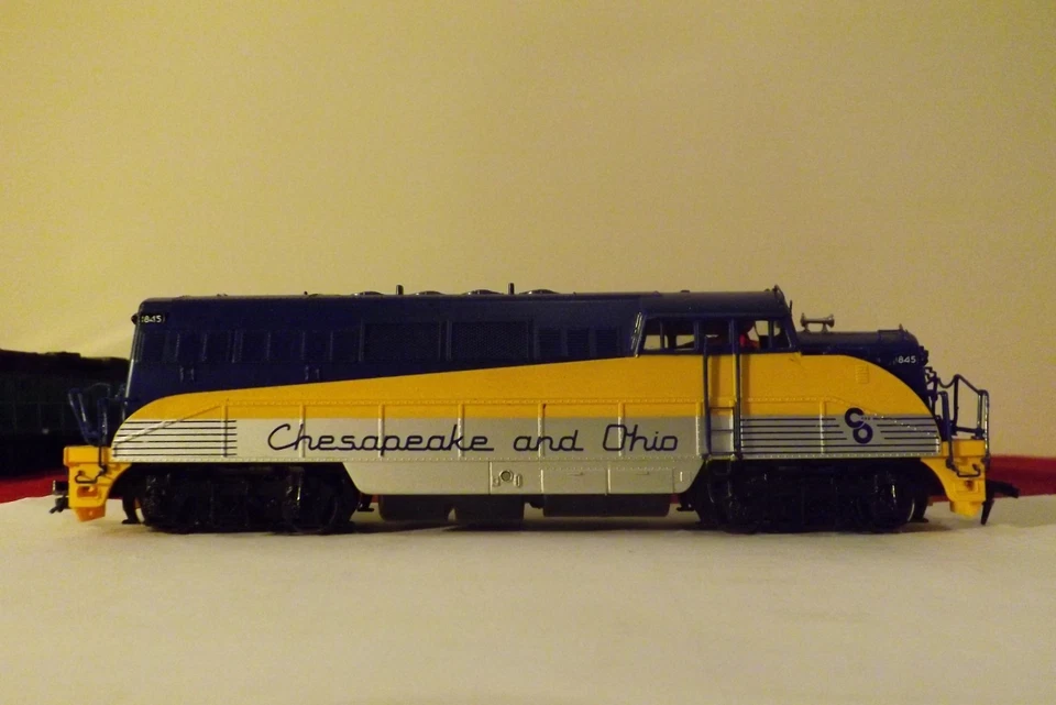 HO SCALE PROTO 2000 EMD BL2 CHESAPEAKE & OHIO C&O #1845 NO BOX - Image 4 of 4