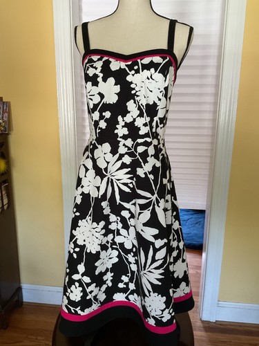 Vintage Black/White Floral Sun Dress with shoulder straps. Cotton, Size8