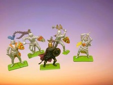 Britains Deetail 1971 Lot 5 Knights on Foot, Silver and Black, 1st Series EXC