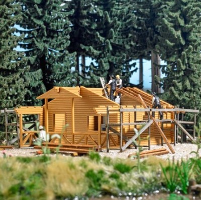 Busch 1855 Bausatz Blockhütte im Bau