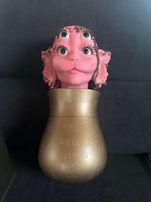 Melanie Martinez Portals Head Parfum-Statue mit Parfum. (unbenutzt,1 x geöffnet)