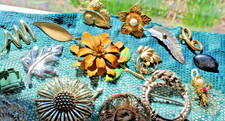 25  vintage Pins