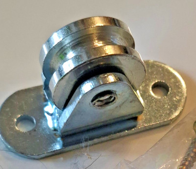 Umlenkrolle auf Träger L: 56mm B:21mm D:25 (Rolle) Metall vern. Rollenbr. 12mm 