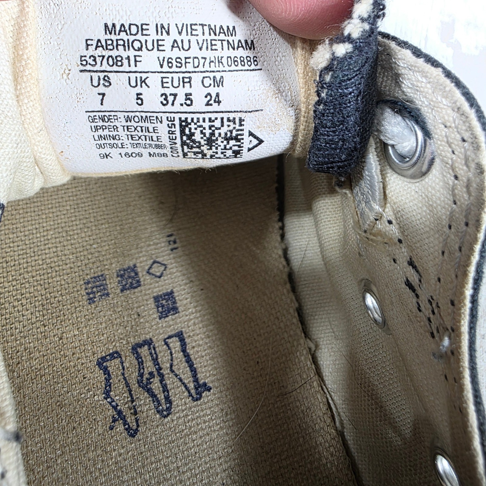 Converse Chuck Taylor All Star Low Top Black Canvas Sneakers Women's Size 7 thumbnail 8