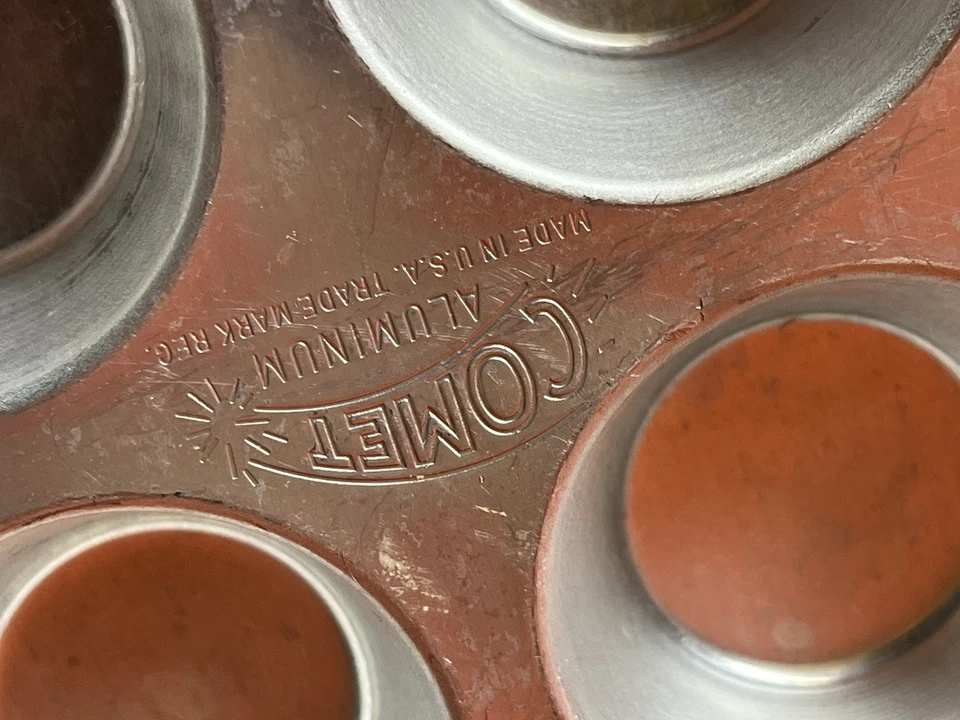 Lote de (5) mini sartenes para magdalenas de aluminio de colección • 2 MIRRO, 2 COMET 1 sin marca Foto 4 de 4