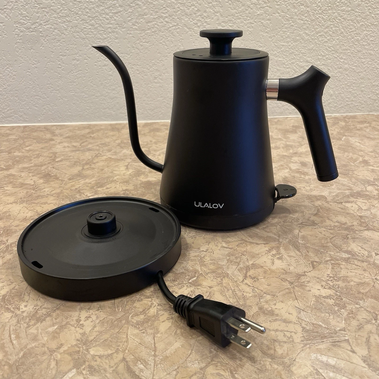 Ulalov Electric Gooseneck Kettle 1200W Stainless Steel Black Matte .9L ZT-BK10
Opens in a new window