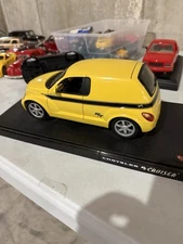 Hot Wheels R/T  1:18 Die Cast Chrysler Cruiser Daimler Yellow