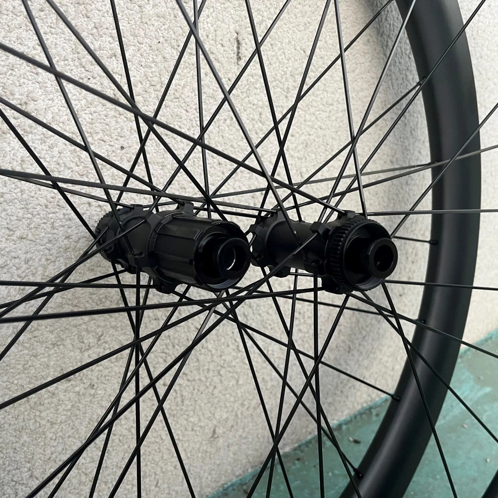Set ruote bici da strada 700C in carbonio foto 5