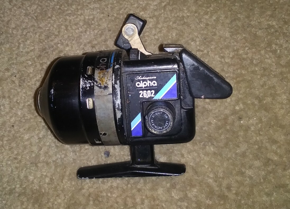 Vintage Shakespeare Alpha 2602 Spin Cast Fishing Reel R/L