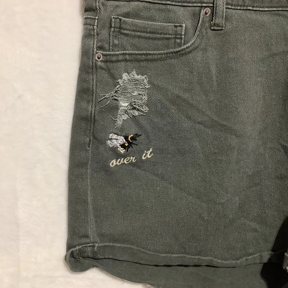 Pantalones cortos Vanilla Star talla 15 frases bordadas desgastados tiro medio verde Foto 3 de 4