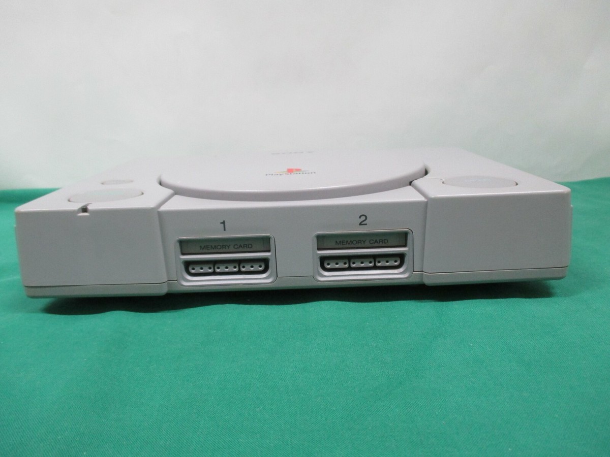 PlayStation -- PlayStation console SCPH-7000 -- PS1. JAPAN