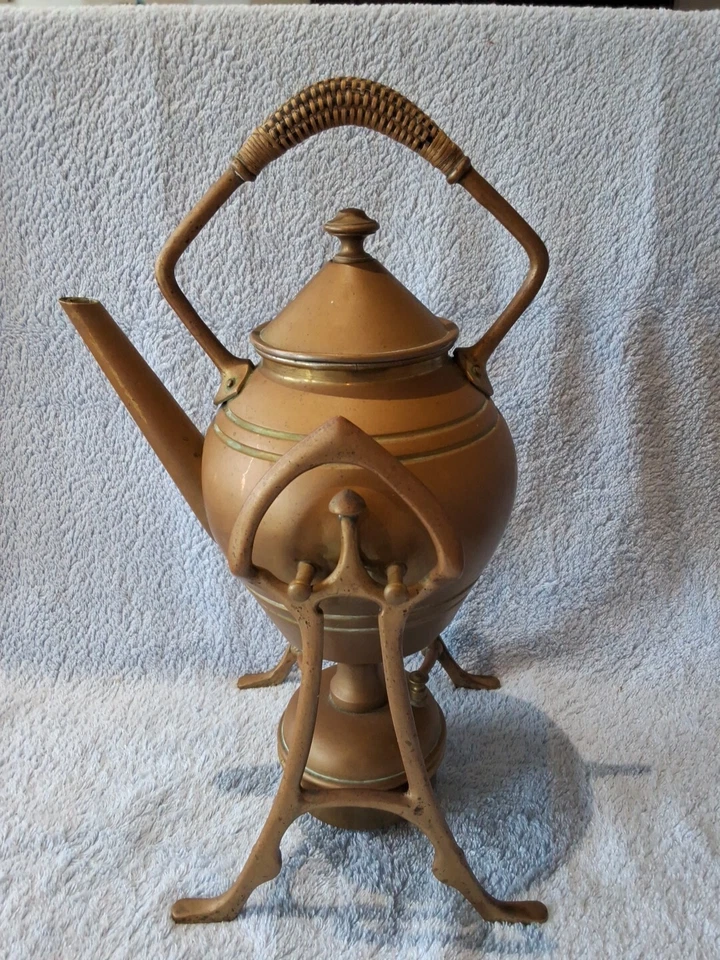 Ancienne Théière & Support En Laiton Et brûleur Année 1940,1960 Vintage HT 32 cm - Photo 1/4
