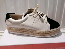 Black/beige Trainers. Size 4