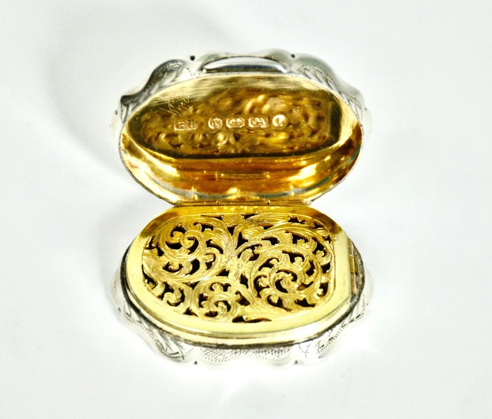 Antigua vinagreta de plata de ley de George Unite con sello 1891 Foto 3 de 4