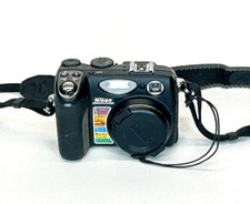 Nikon Coolpix 5400 bat  charger memory and bag