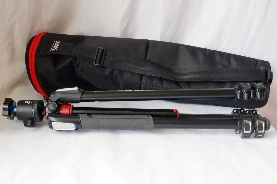 Manfrotto MK055XPRO3-3W Aluminum Tripod with G2 Ball Head and Padded Tripod Bag - Image 3 of 4
