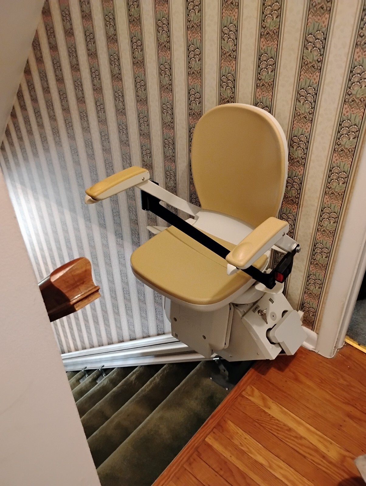 Acorn Stairlift- Chair And Rail Complete++ Set Up & Only Used Handful Of times