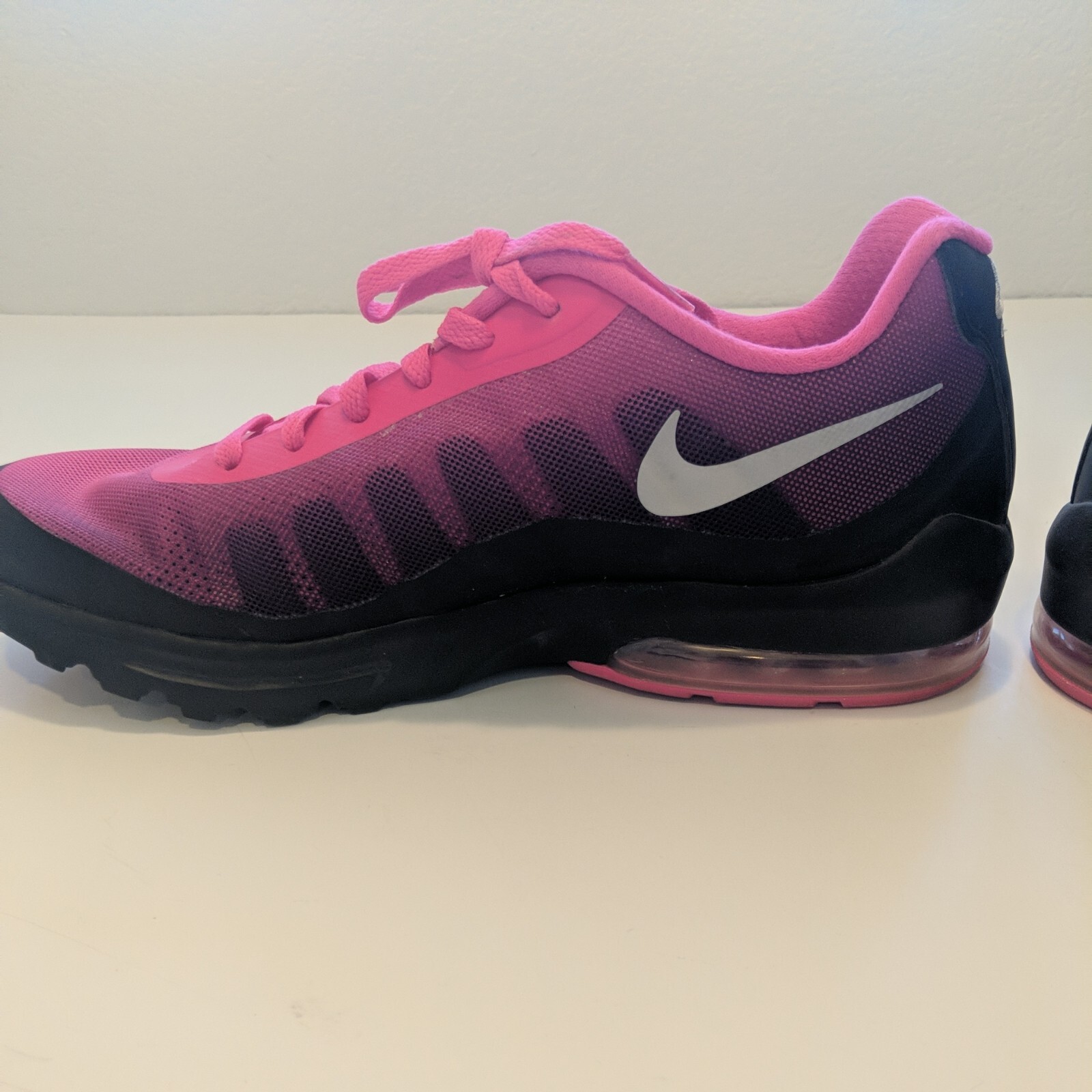 nike air max invigor womens pink