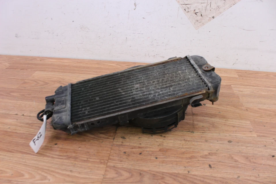 Honda VT700 VT 700 1985 enfriador de radiador de sombra con ventilador Foto 2 de 4