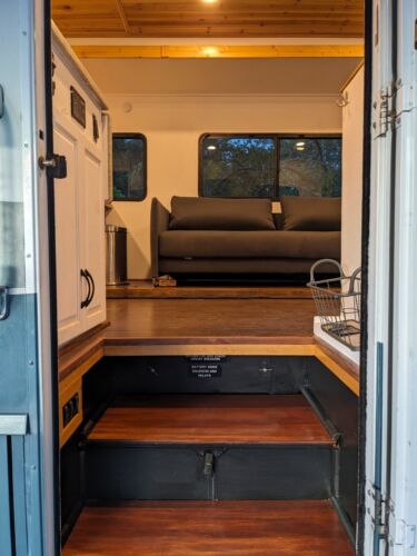 2003 Winnebago Itasca Suncruiser 35u RV Tiny House - Picture 4 of 19