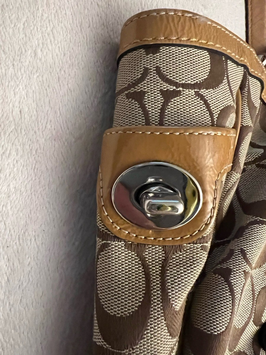 Coach Signature 