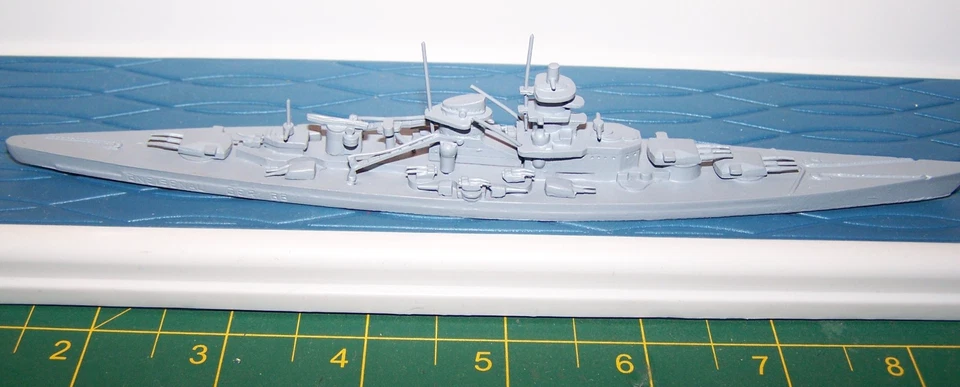 CAIXA COMET AUTHENTICAST WWII GERMAN GNEISENAU CLASS BATTLESHIP BB 1:1200 ORG - Imagem 2 de 4