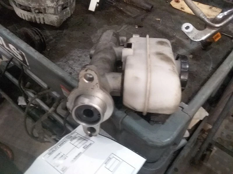 Cilindro maestro de freno con control de velocidad para camioneta Ford E250 94-96 77707 Foto 2 de 3