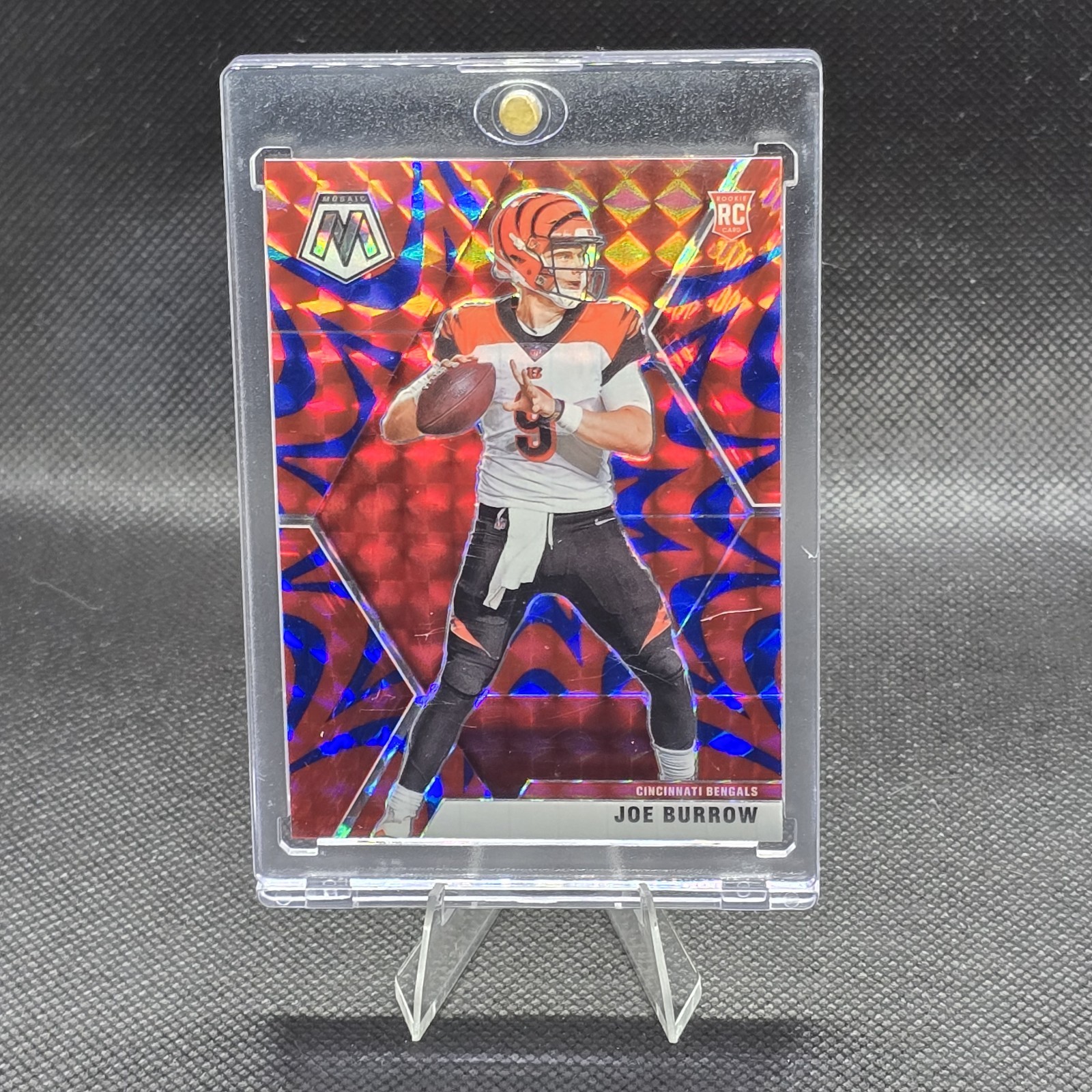 2020 Panini Mosaic - Rookies Joe Burrow #201 Reactive Blue Mosaic Prizm (RC)