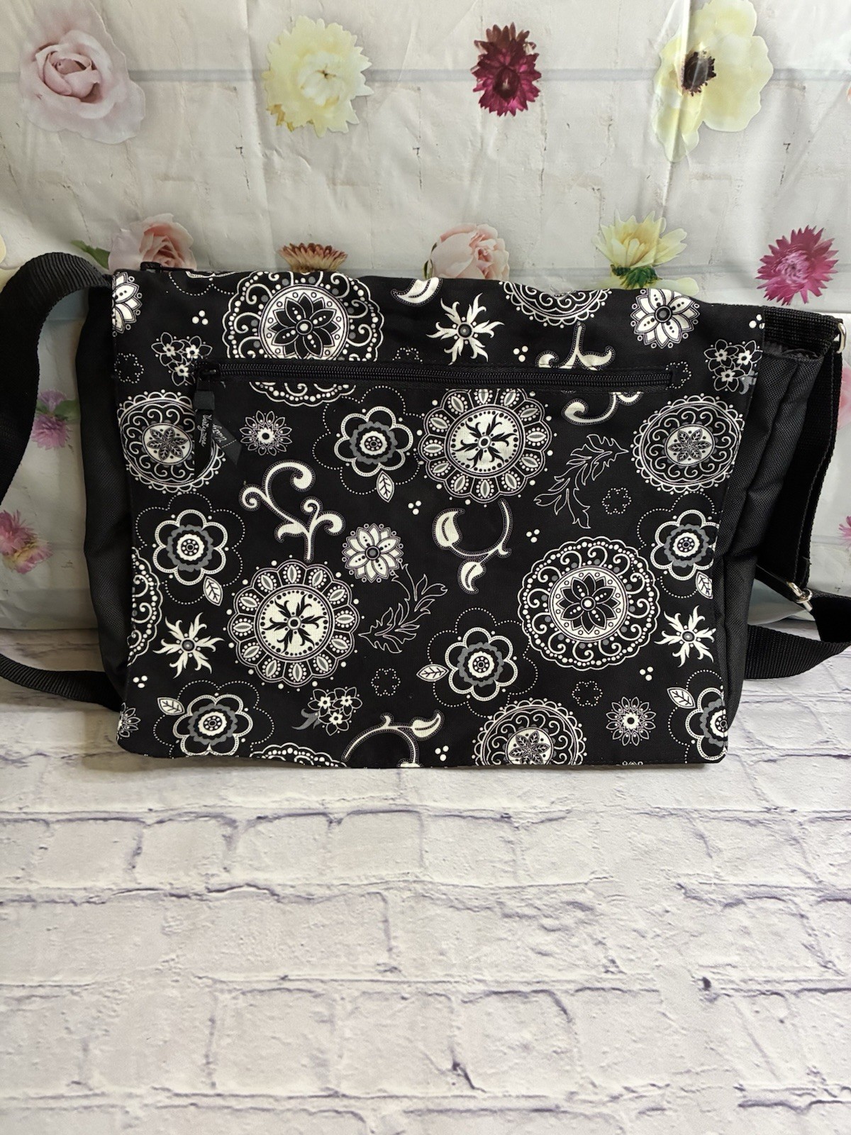 Thirty-One Fabric Crossbody Messenger Bag With Removable Flap Black And White