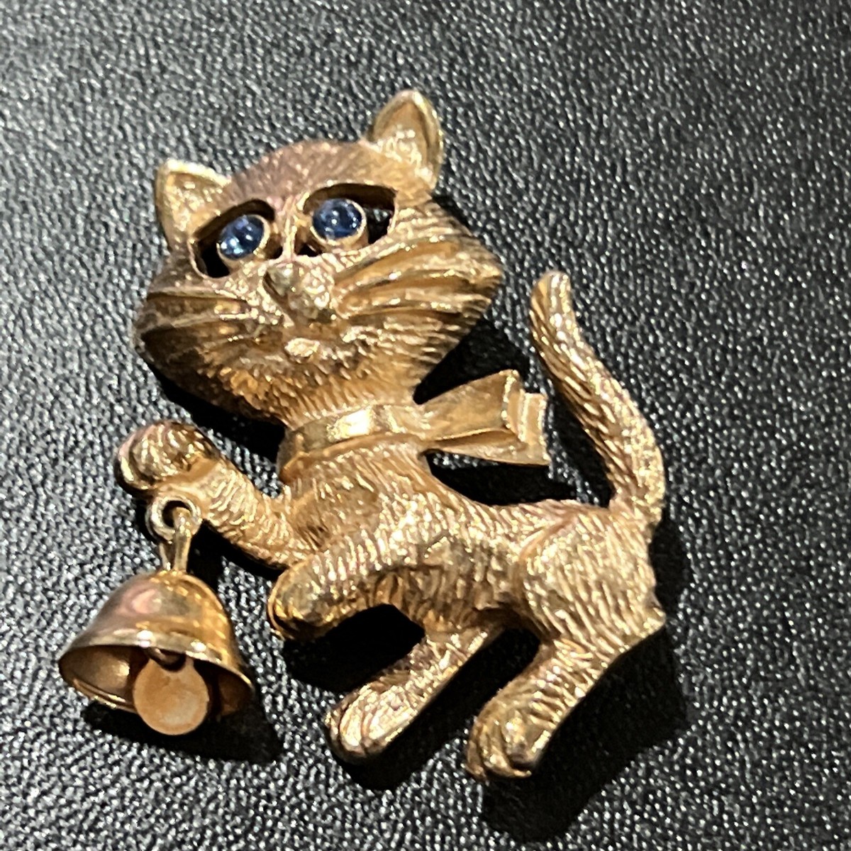 avon cat brooch