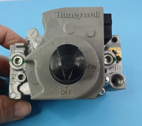 Genuine Honeywell VR8304M3558 Standing Pilot Gas Valve 24V 60Hz
