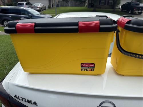 Rubbermaid Commercial HYGEN Q95088YW 6.8 gal. Charging Bucket Yellow