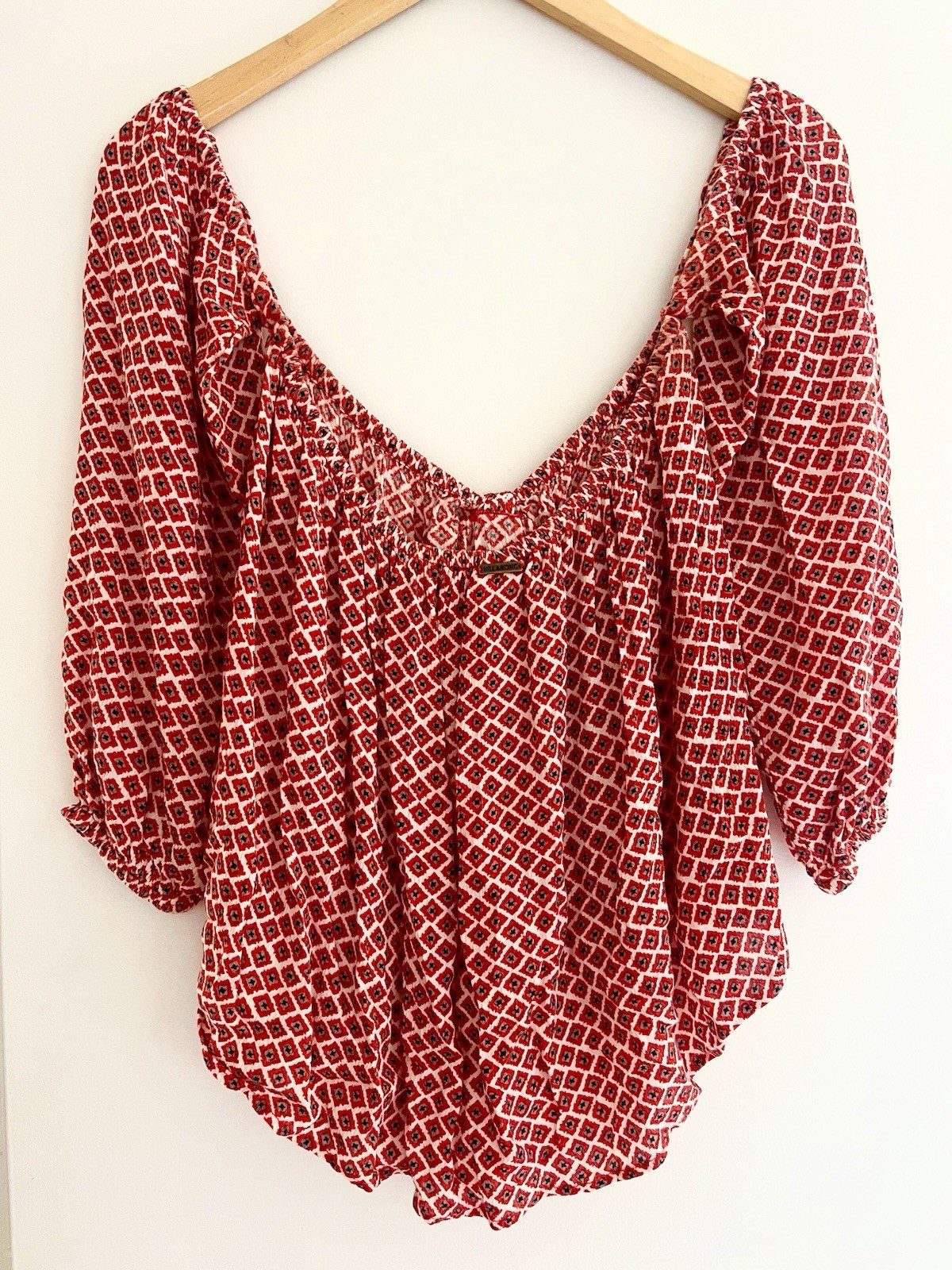 Billabong Red Geometric Patterned Off-Shoulder Bl… - image 3
